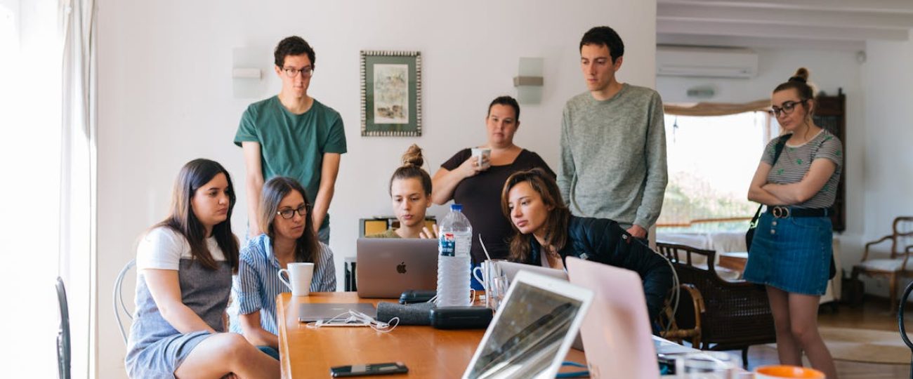 La plataforma de {{KEYWORD}} para emprendedores nuevos es lanzada por Saryn Olrik y Nimora Zalyth